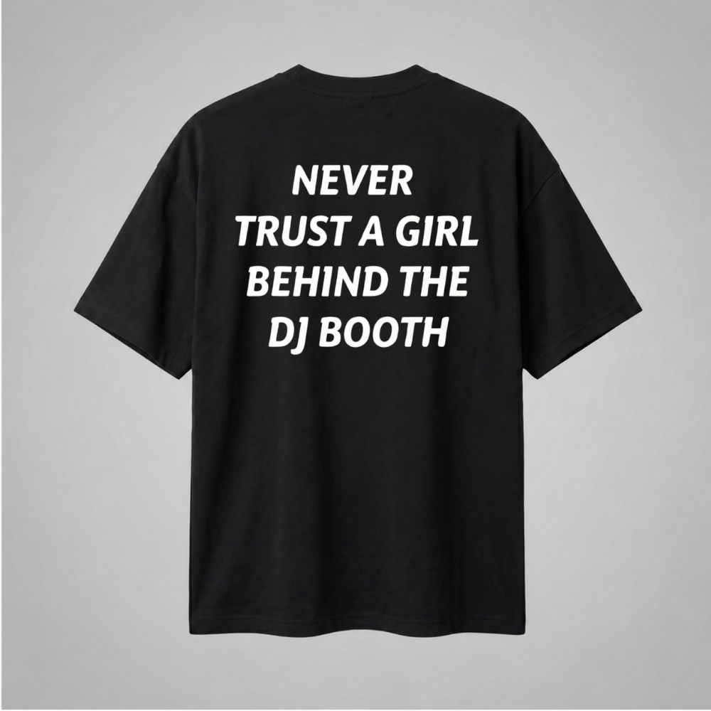 Oversize Premium T-Shirt Never Trust A Girl - Siyah